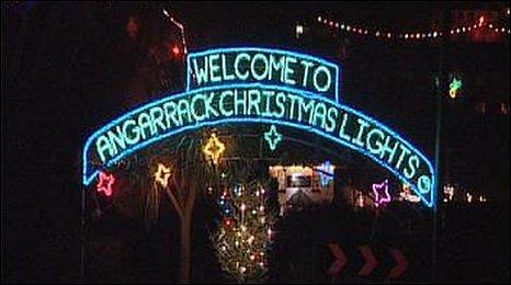 People from all over Cornwall visit Angarrack to enjoy the Christmas lights People from all over Cornwall visit Angarrack to enjoy the Christmas lights